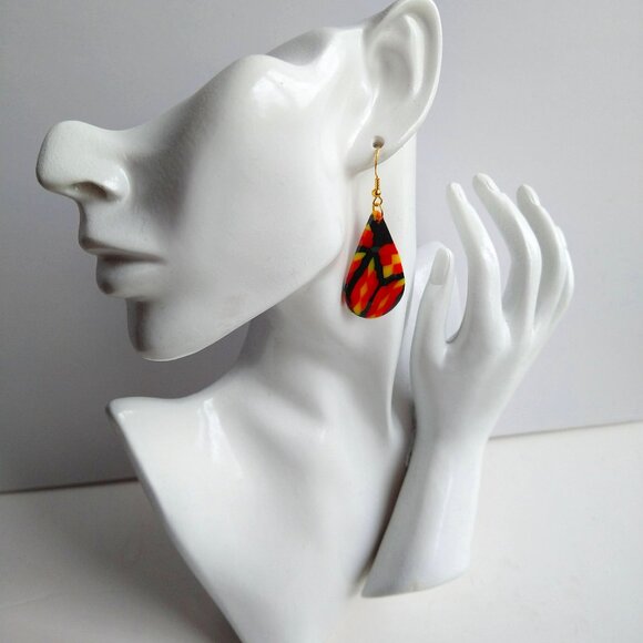 Handmade black, yellow, red and orange polymer clay earrings. Boucles d'oreilles - Picture 3 of 6